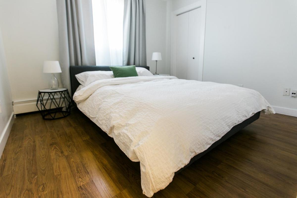 Cozy 2-Bedroom Condo Near Downtown, With Laundry, Parking, Balcony YYC Exterior foto