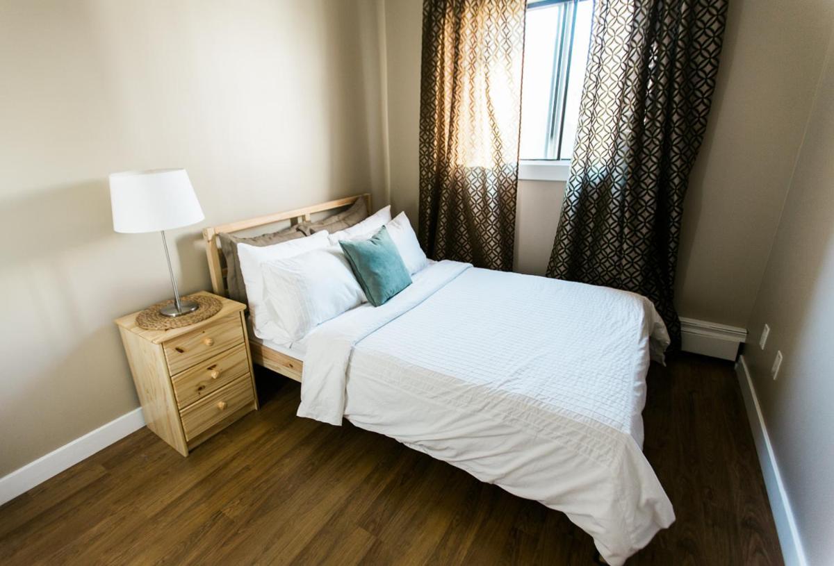 Cozy 2-Bedroom Condo Near Downtown, With Laundry, Parking, Balcony YYC Exterior foto
